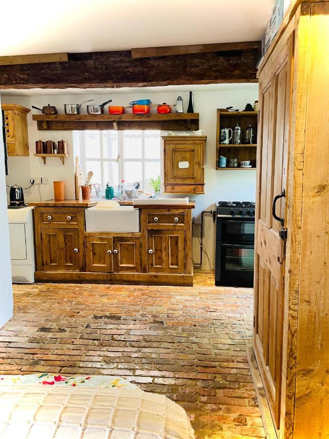 The Beehive, Ground Floor Apartment In Norfolk, No Shared Amenities Downham Market Exterior foto